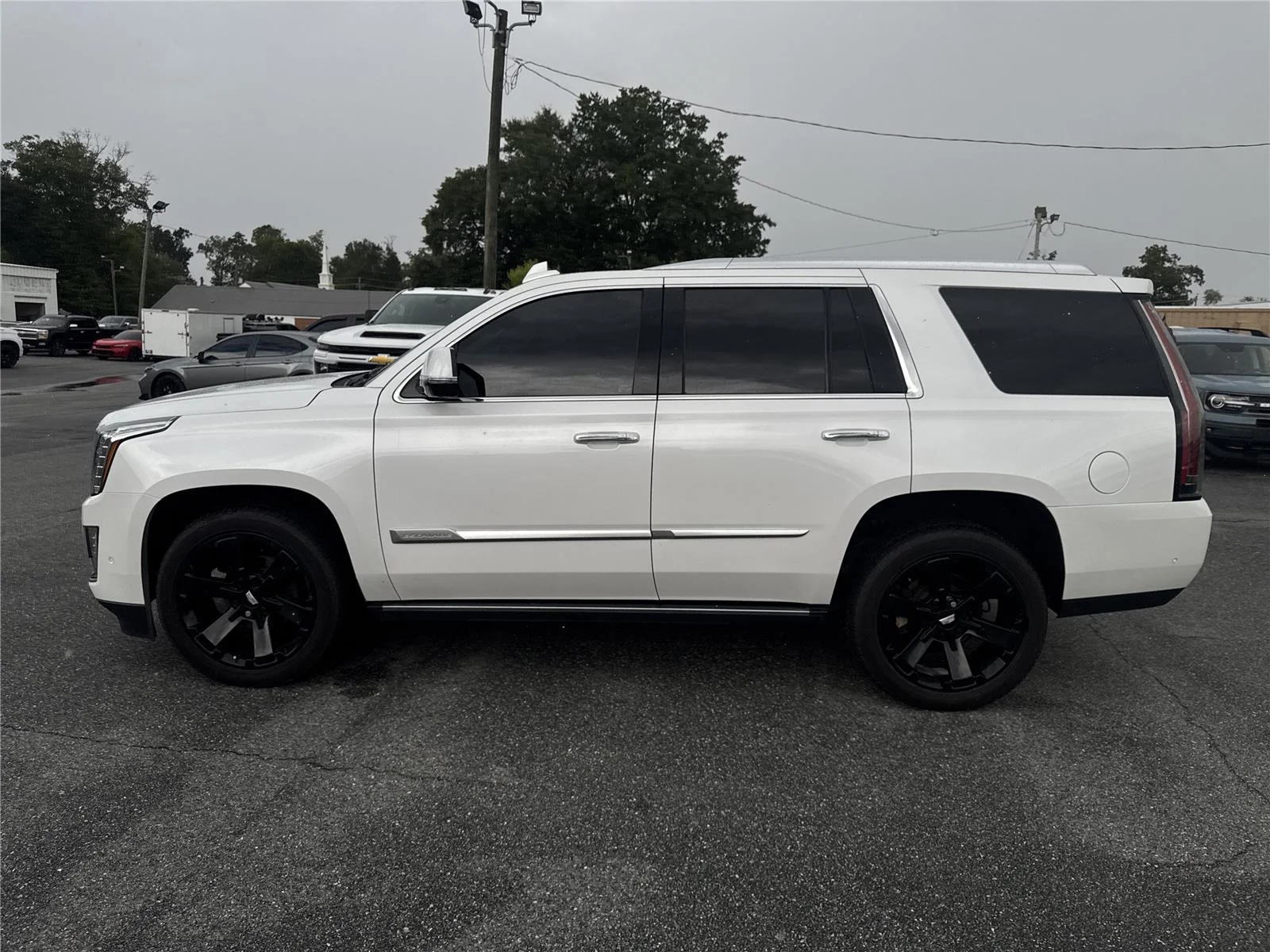 Used 2020 CRYSTAL WHITE TRICOAT Cadillac Premium Luxury image 7