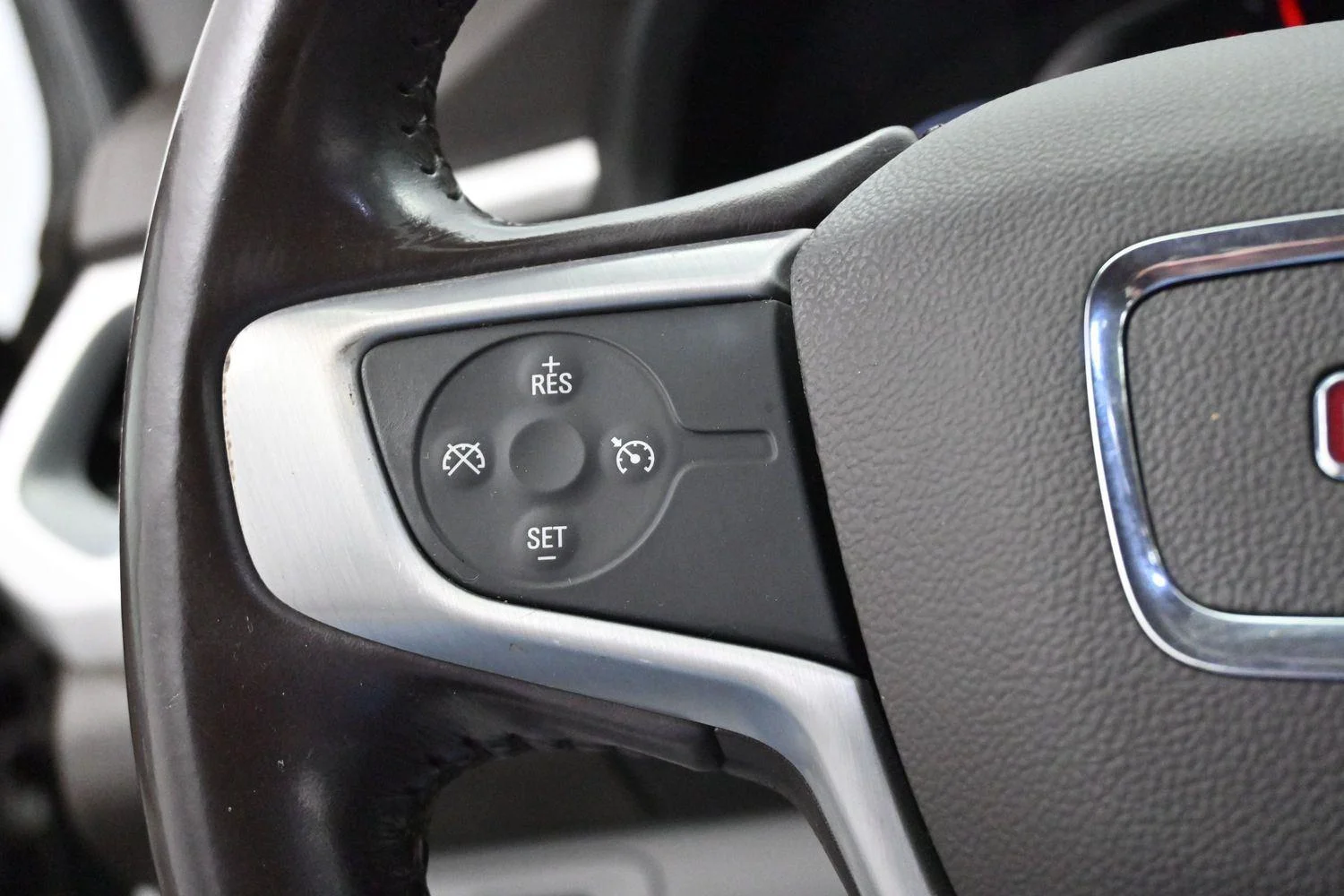 Used 2019 PEPPERDUST METALLIC GMC SLT image 21