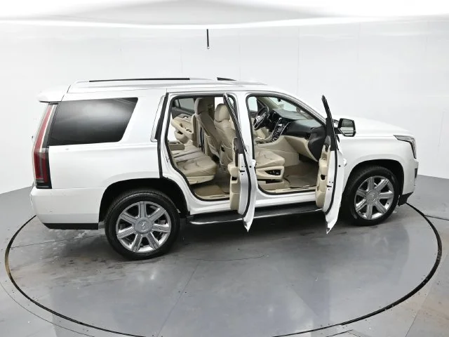 Used 2018 CRYSTAL WHITE TRICOAT Cadillac Luxury image 47