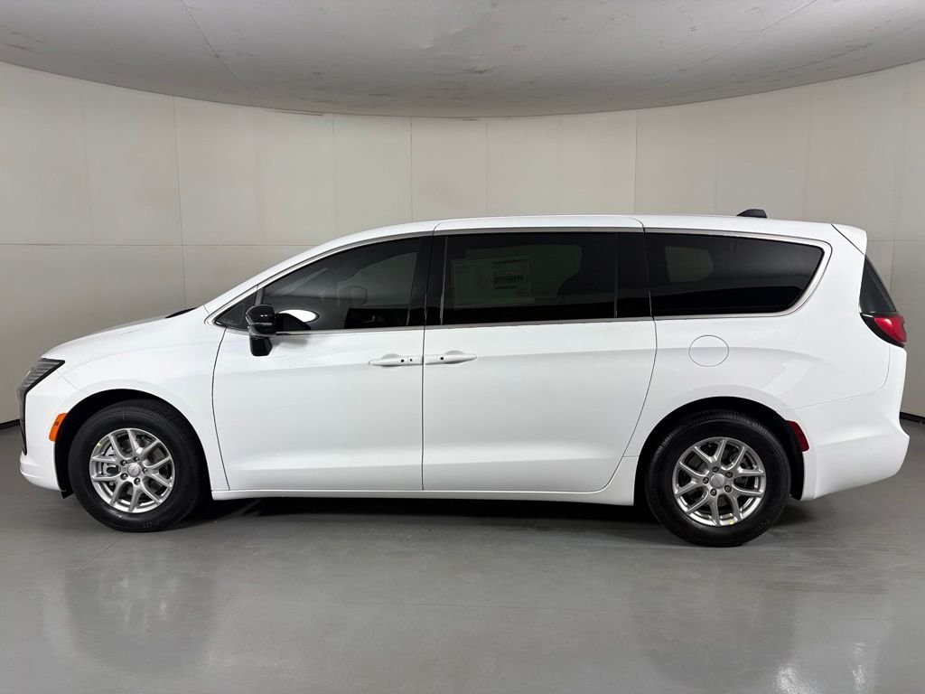 New 2027 Bright White Clear-Coat Paint Chrysler Select image 5