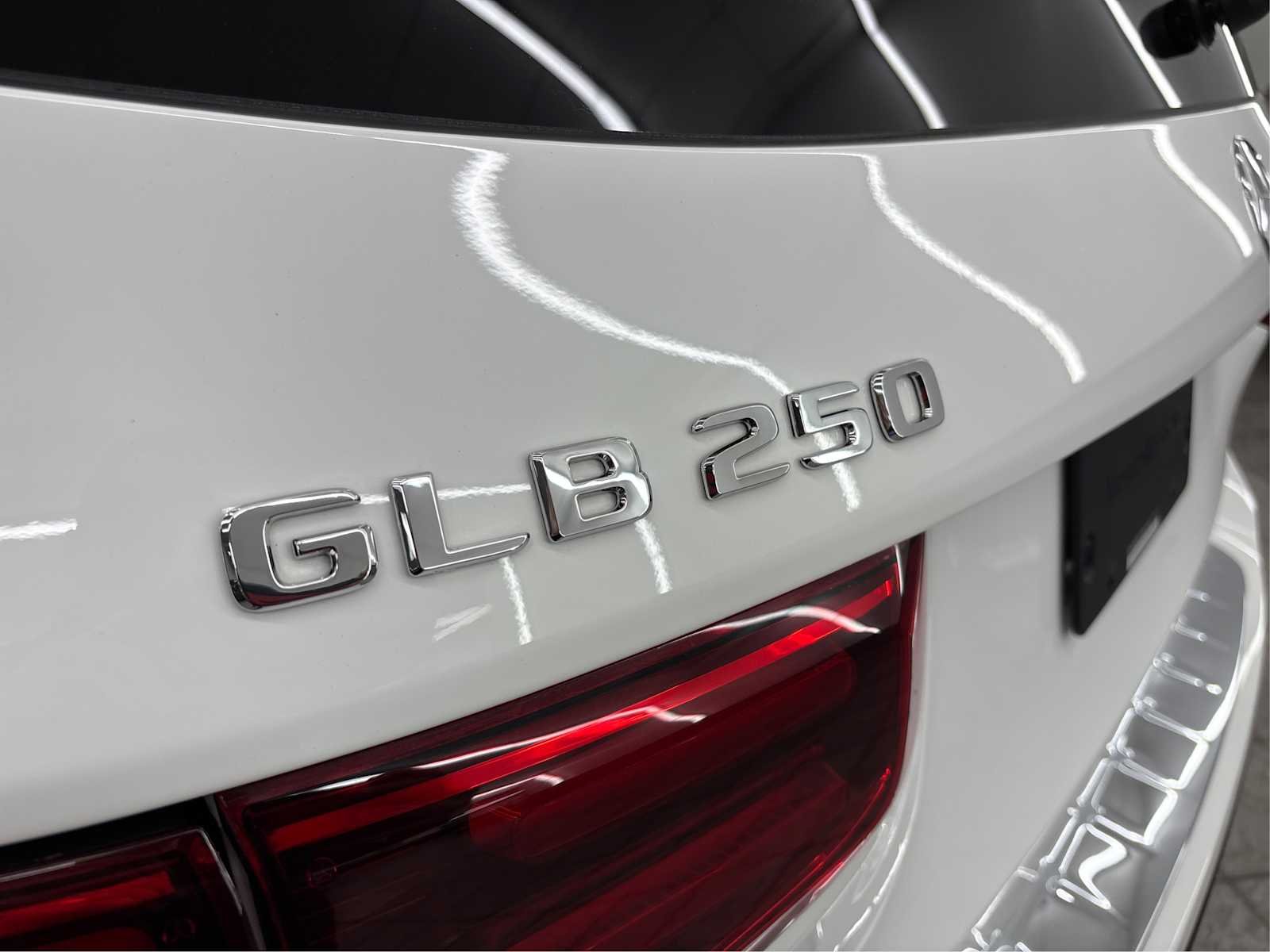 Certified Used 2025 Polar White Mercedes-Benz GLB 250 image 16