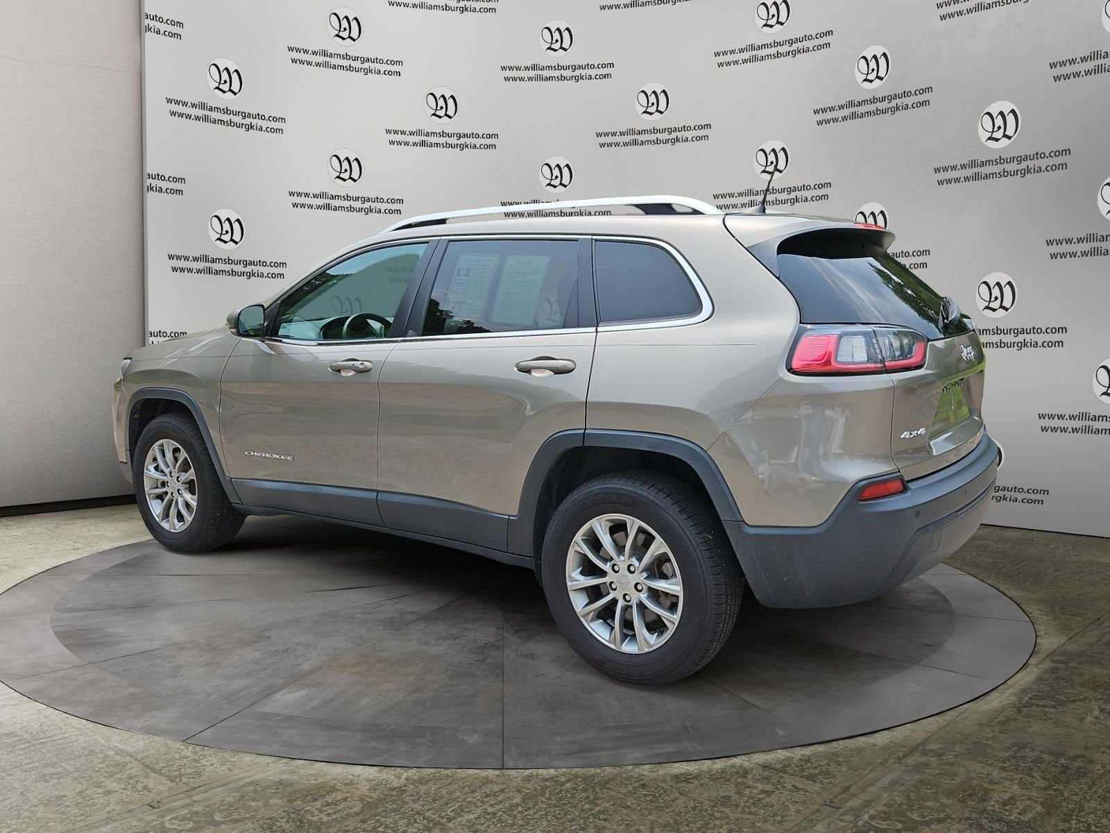 Used 2021 Beige Jeep Latitude Plus image 3