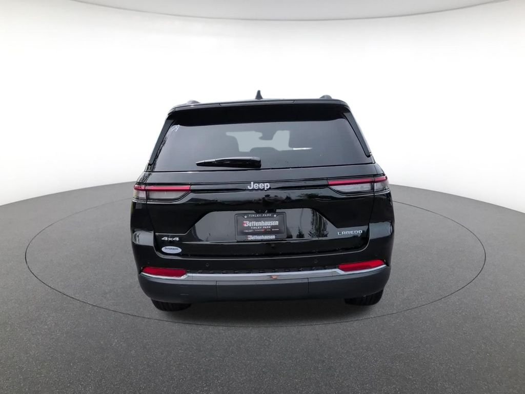 New 2026 Diamond Black Crystal Pearlcoat Jeep Laredo X image 7