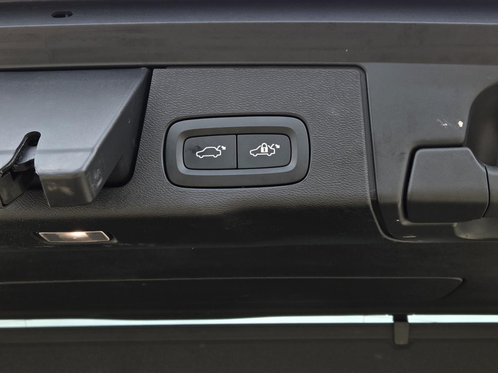 Used 2023 BLACK VOLVO  image 13