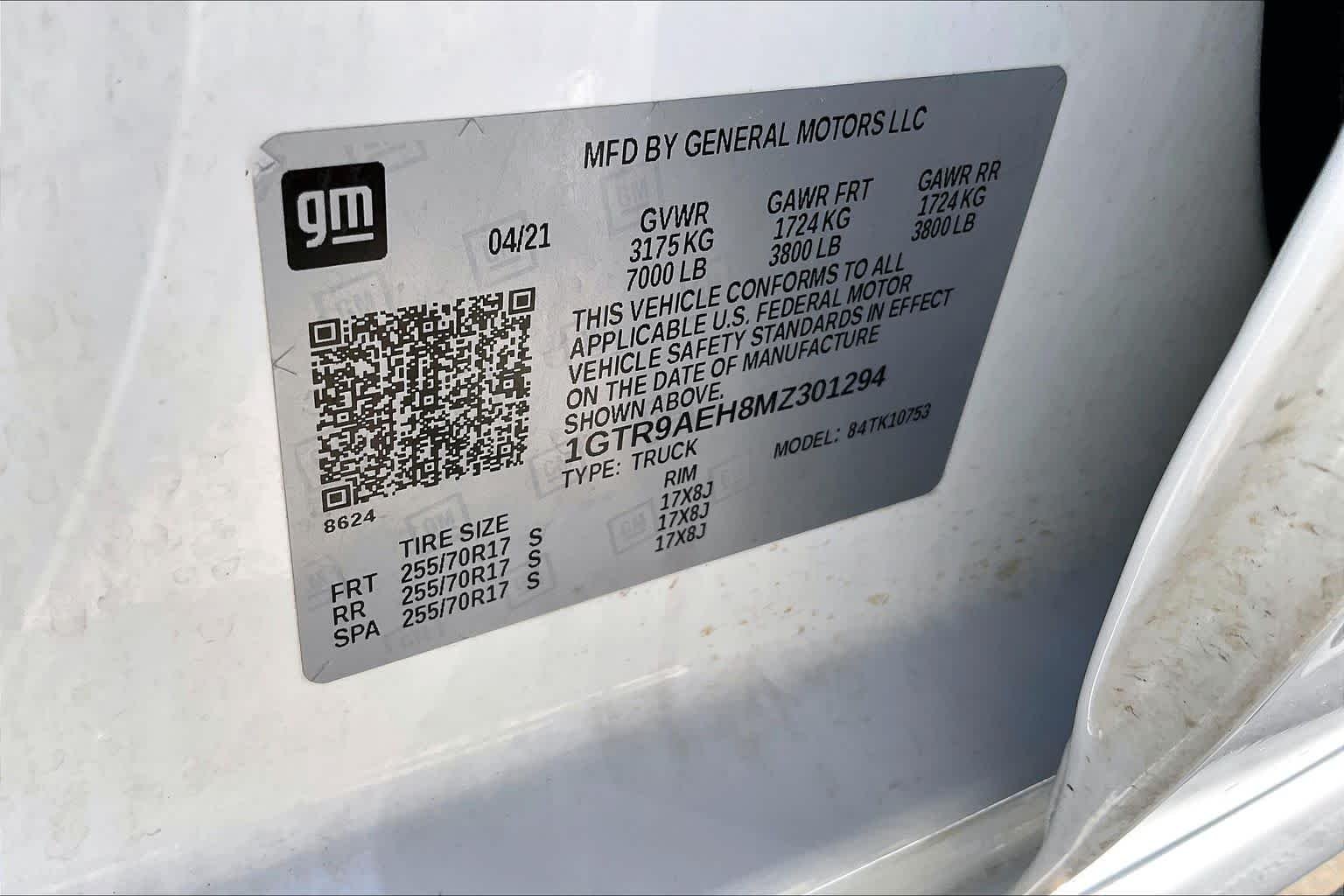 Used 2021 Summit White GMC  image 37
