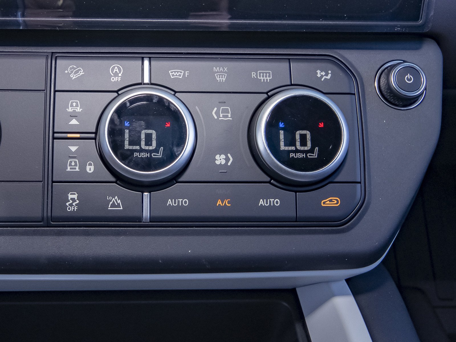 New 2026 Fuji White Land Rover X-Dynamic SE image 22