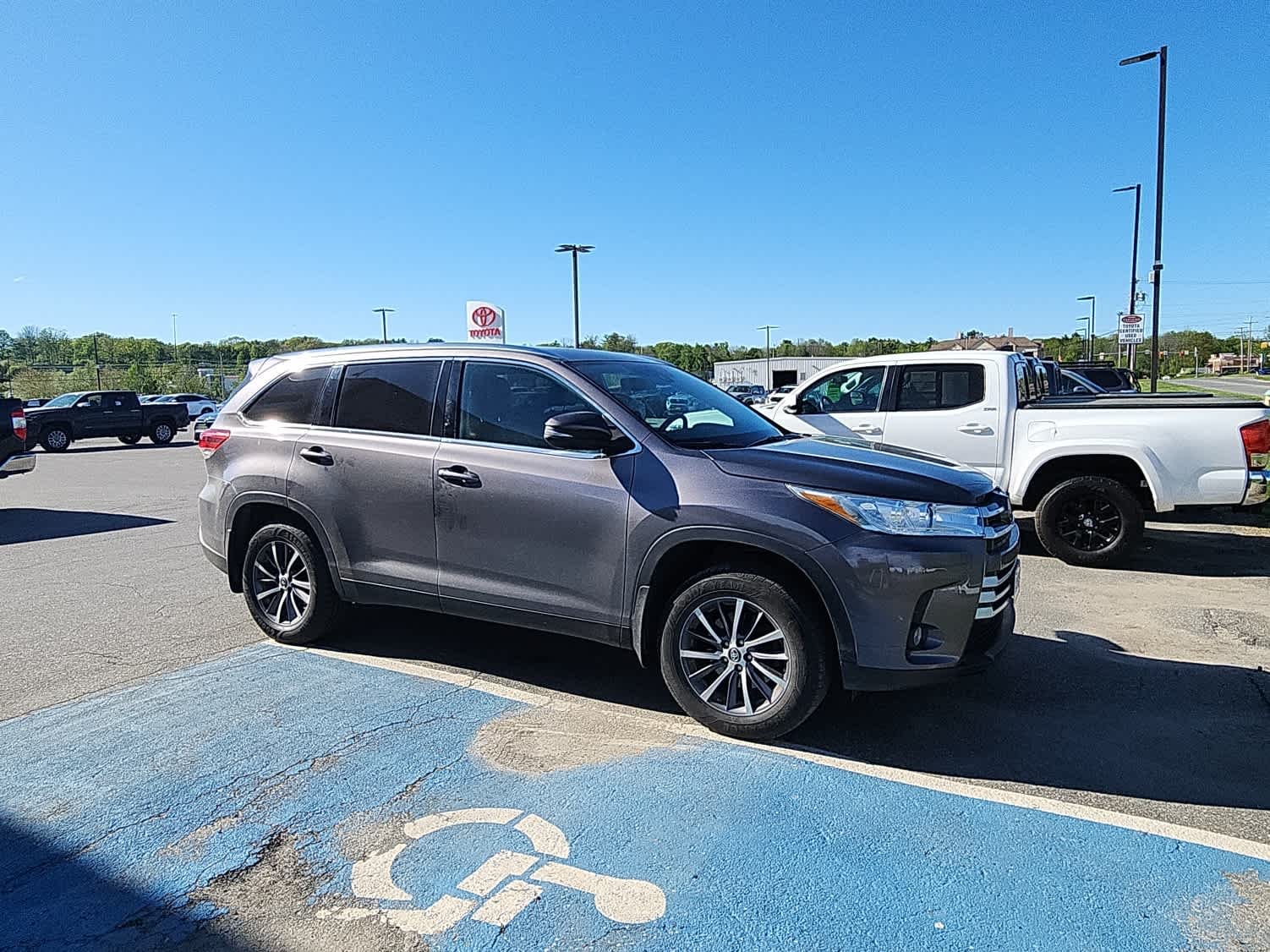 Used 2019 Predawn Gray Mica Toyota XLE image 3