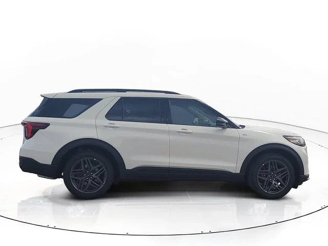 New 2026 White Metallic Ford ST-Line image 4