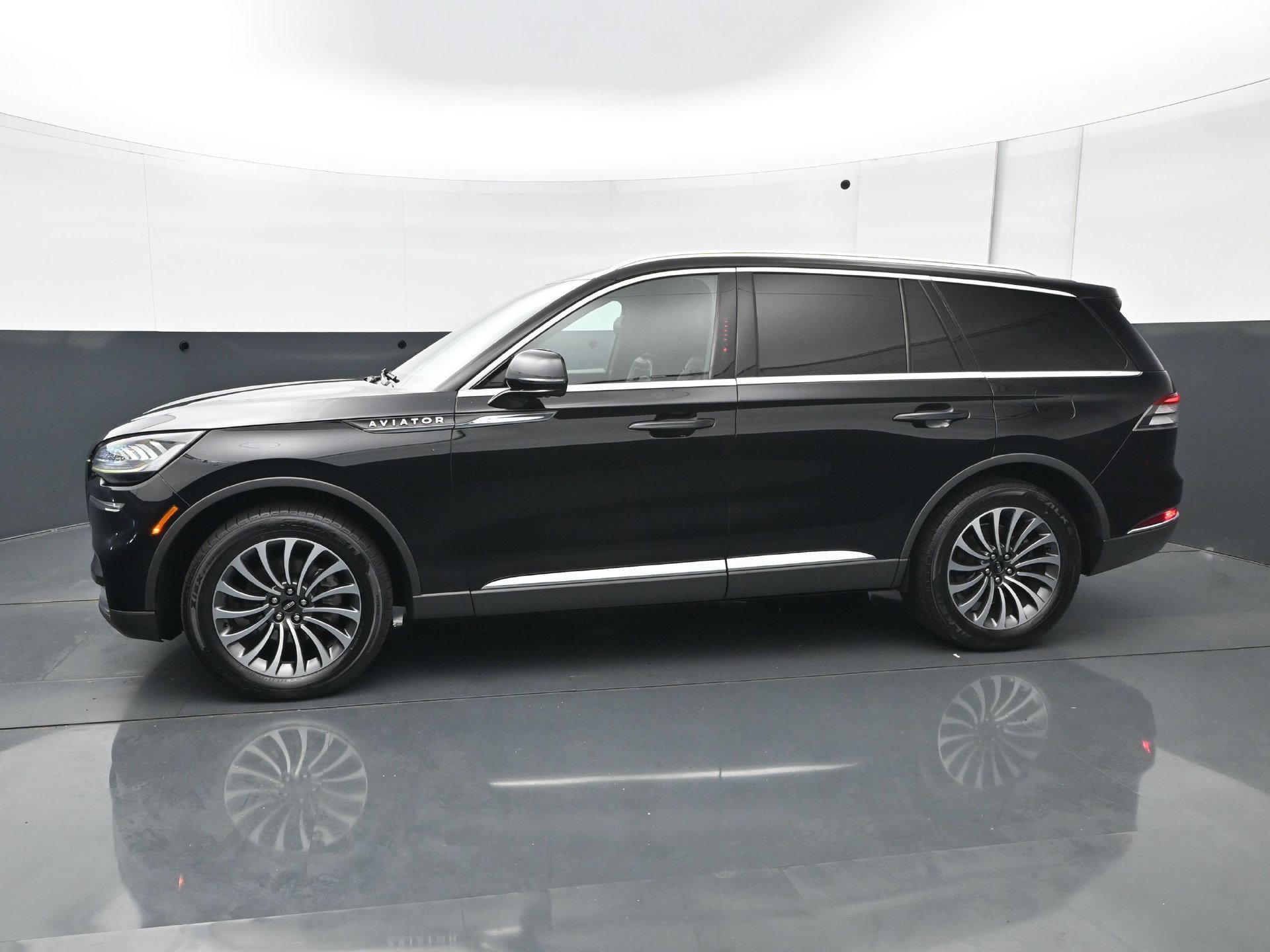 Used 2020 Lincoln Aviator Reserve with VIN 5LM5J7XC0LGL03439 for sale in South Saint Paul, Minnesota