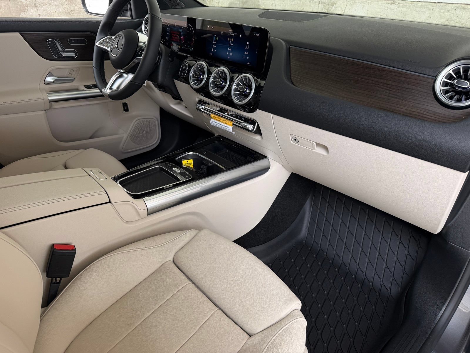 New 2026 Mountain Grey Metallic Mercedes-Benz GLA 250 image 37