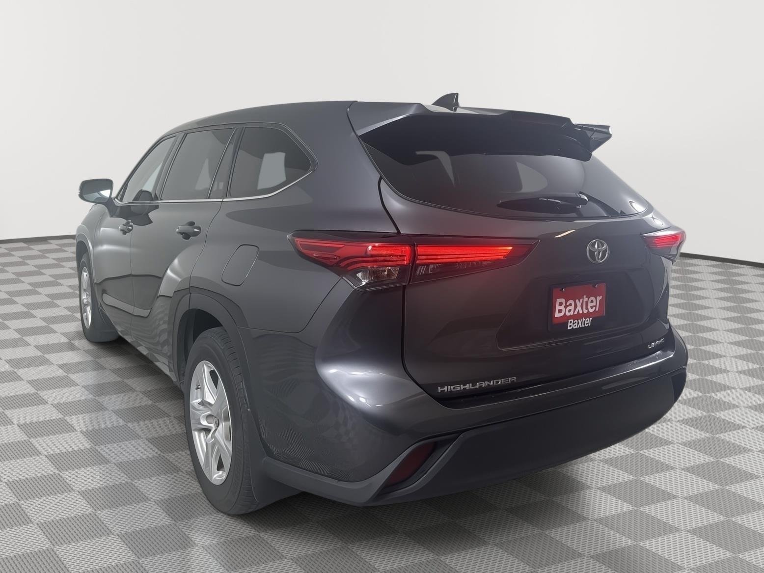 Used 2020 Magnetic Gray Metallic Toyota LE image 14
