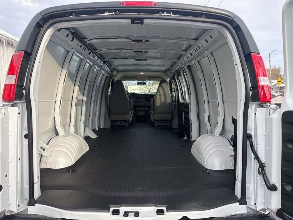 2025 Chevrolet Express Cargo Work Van - Photo 15