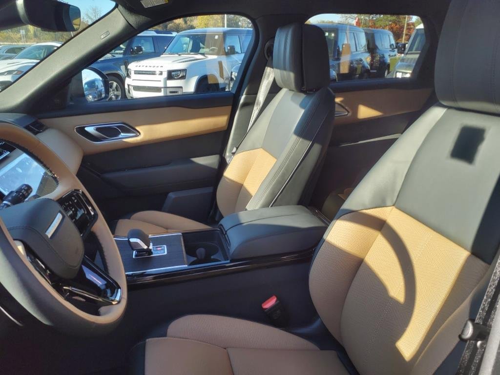 New 2025 Fuji White LAND ROVER Dynamic HSE image 9