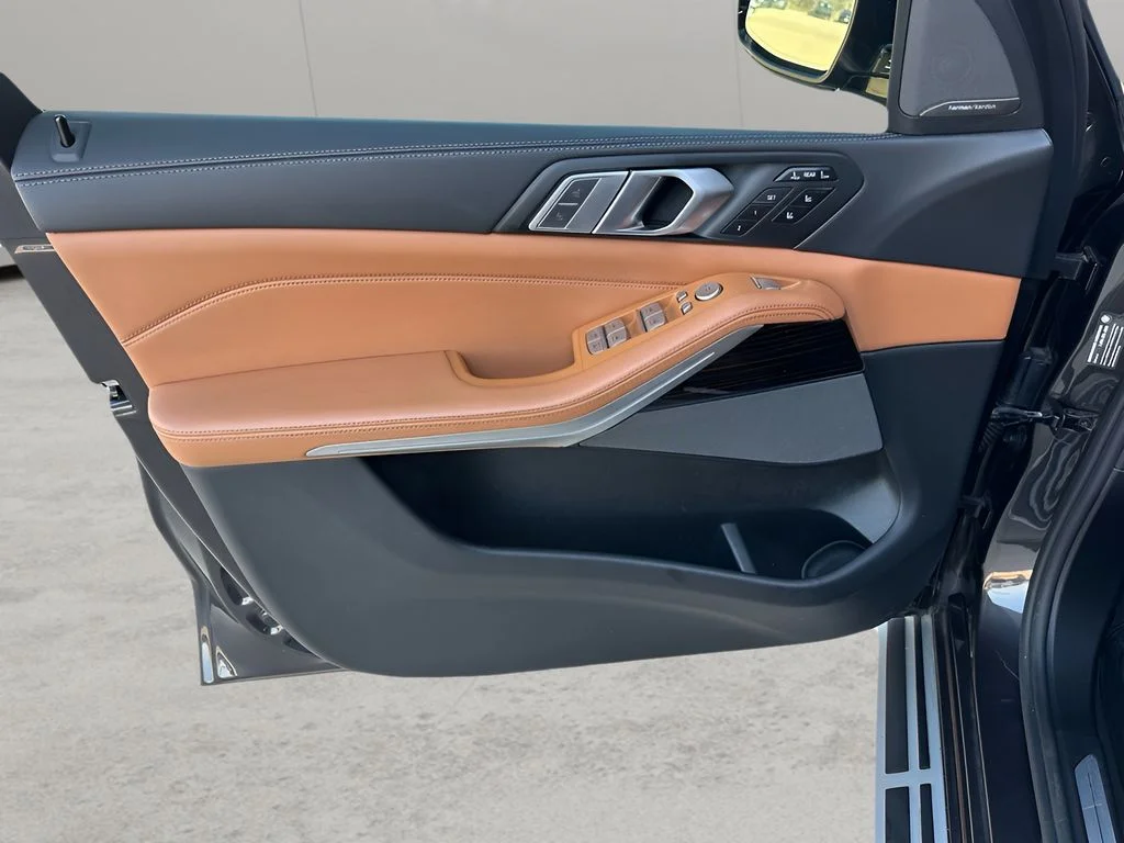 Used 2019 Dark Graphite Metallic BMW xDrive40i image 10