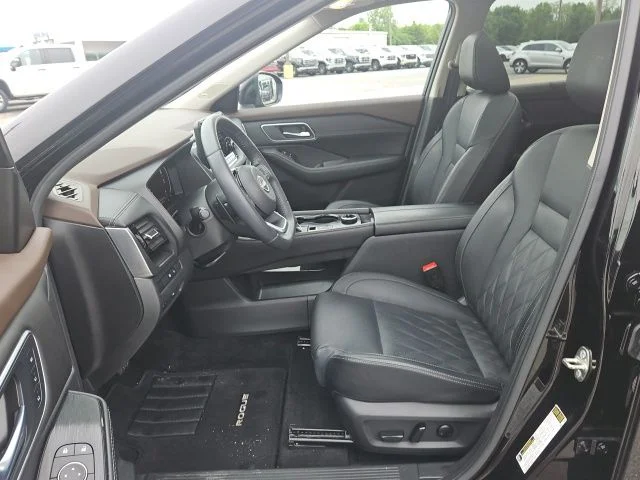 Used 2023 Black Nissan Platinum image 22