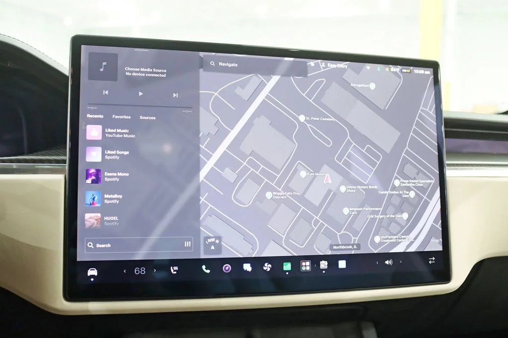 Used 2022  Tesla Plaid image 15