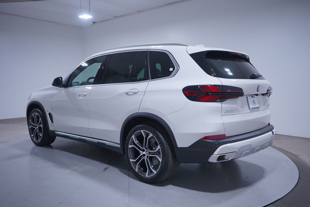 New 2026 Alpine White BMW sDrive40i image 3