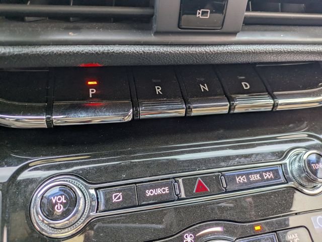 Used 2020 Blue Lincoln Reserve image 18