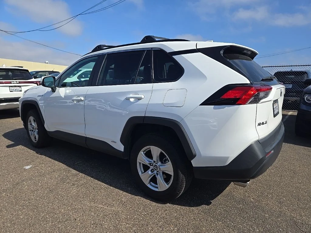 Used 2020 White Toyota XLE image 6
