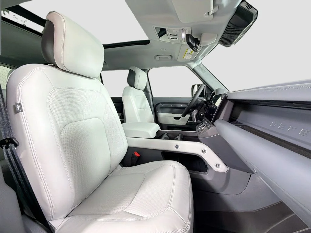 New 2026 Carpathian Grey Land Rover X-Dynamic SE image 30
