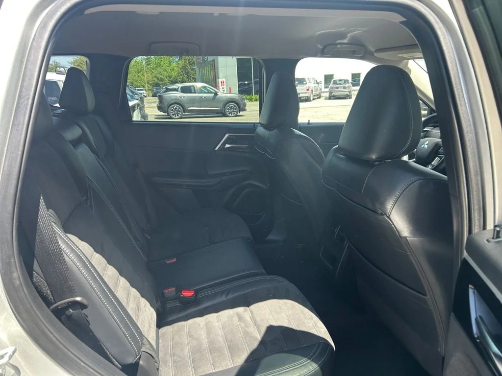Used 2022 Alloy Silver Mitsubishi  image 18