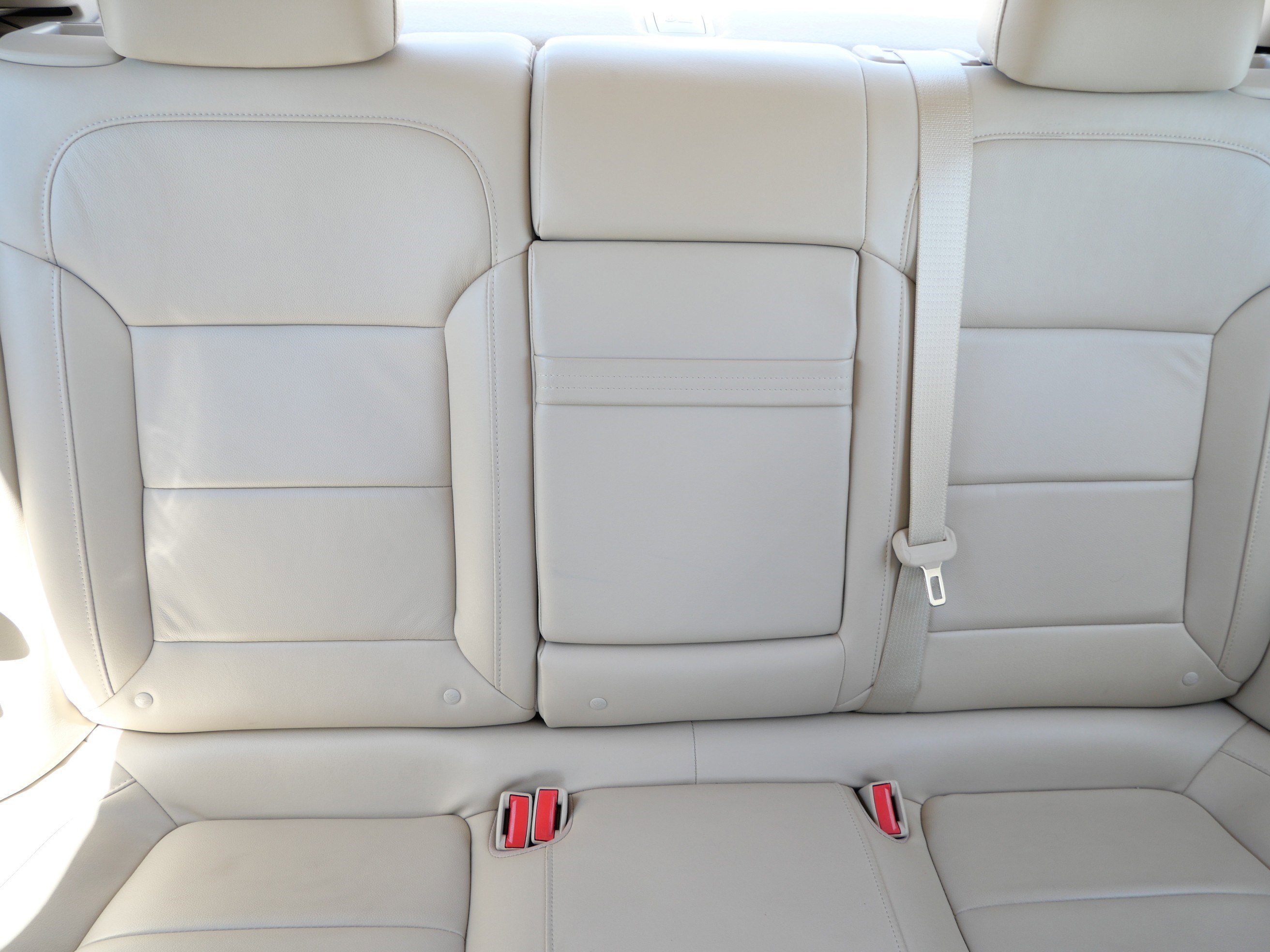 Used 2013 White Diamond Tricoat Chevrolet ECO image 13