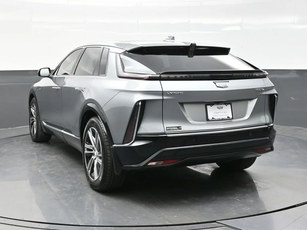 Used 2024 Silver Cadillac Luxury image 5