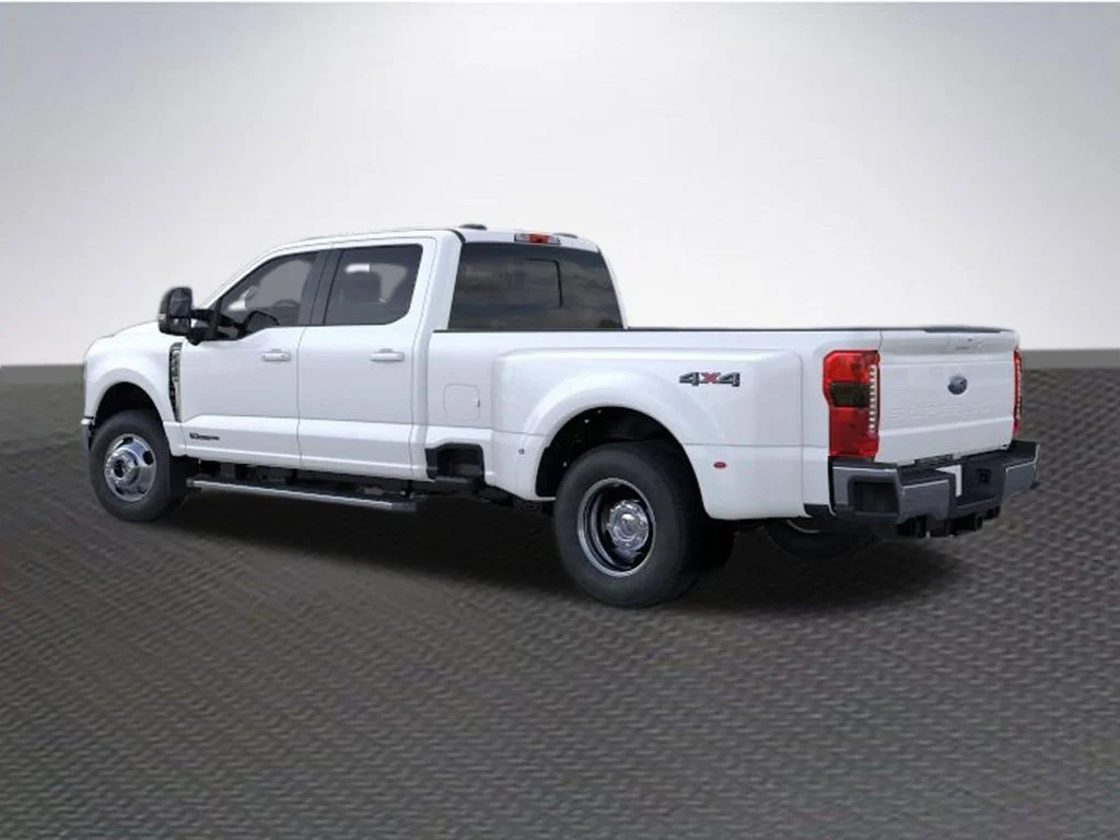New 2026 Star White Metallic Tri-Coat Ford F-350® Lariat® image 4