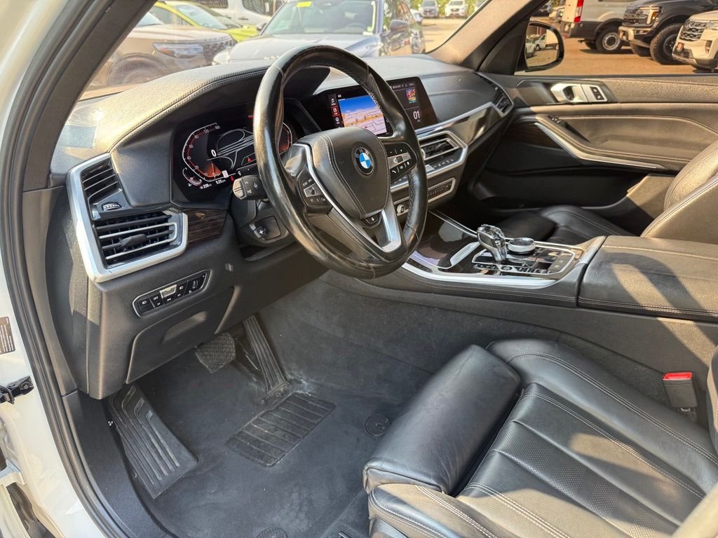 Used 2020 White BMW xDrive40i image 23