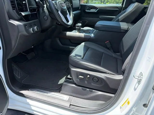 Used 2025 Summit White GMC SLT image 9