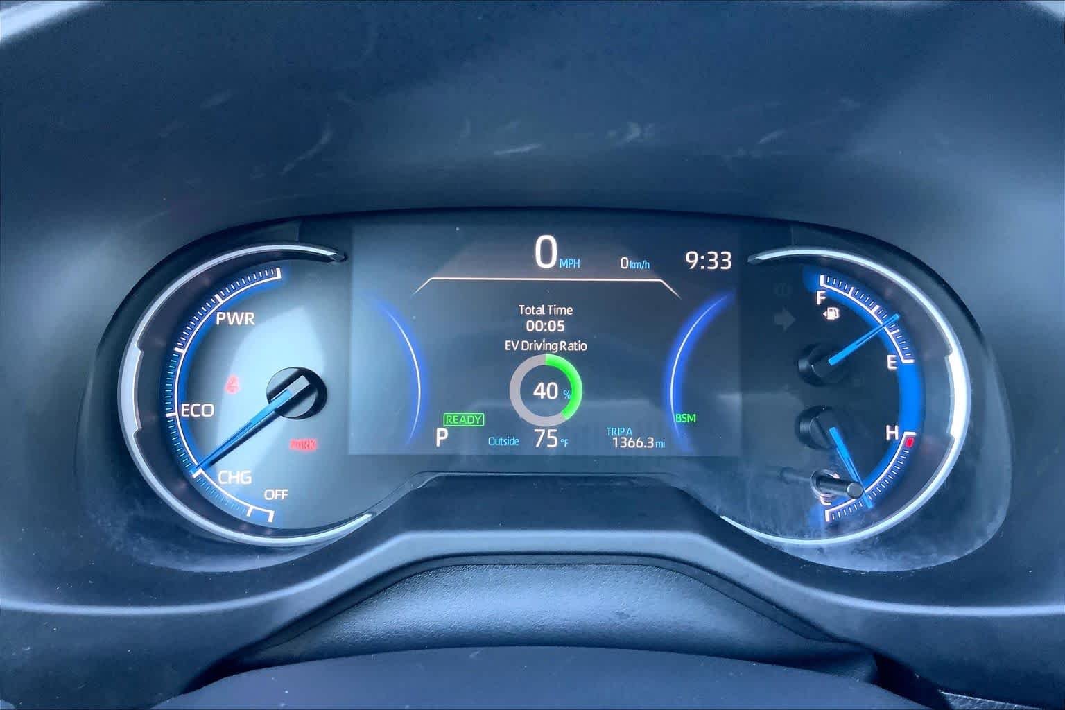 Used 2025 Ice Cap Toyota Hybrid XLE image 23