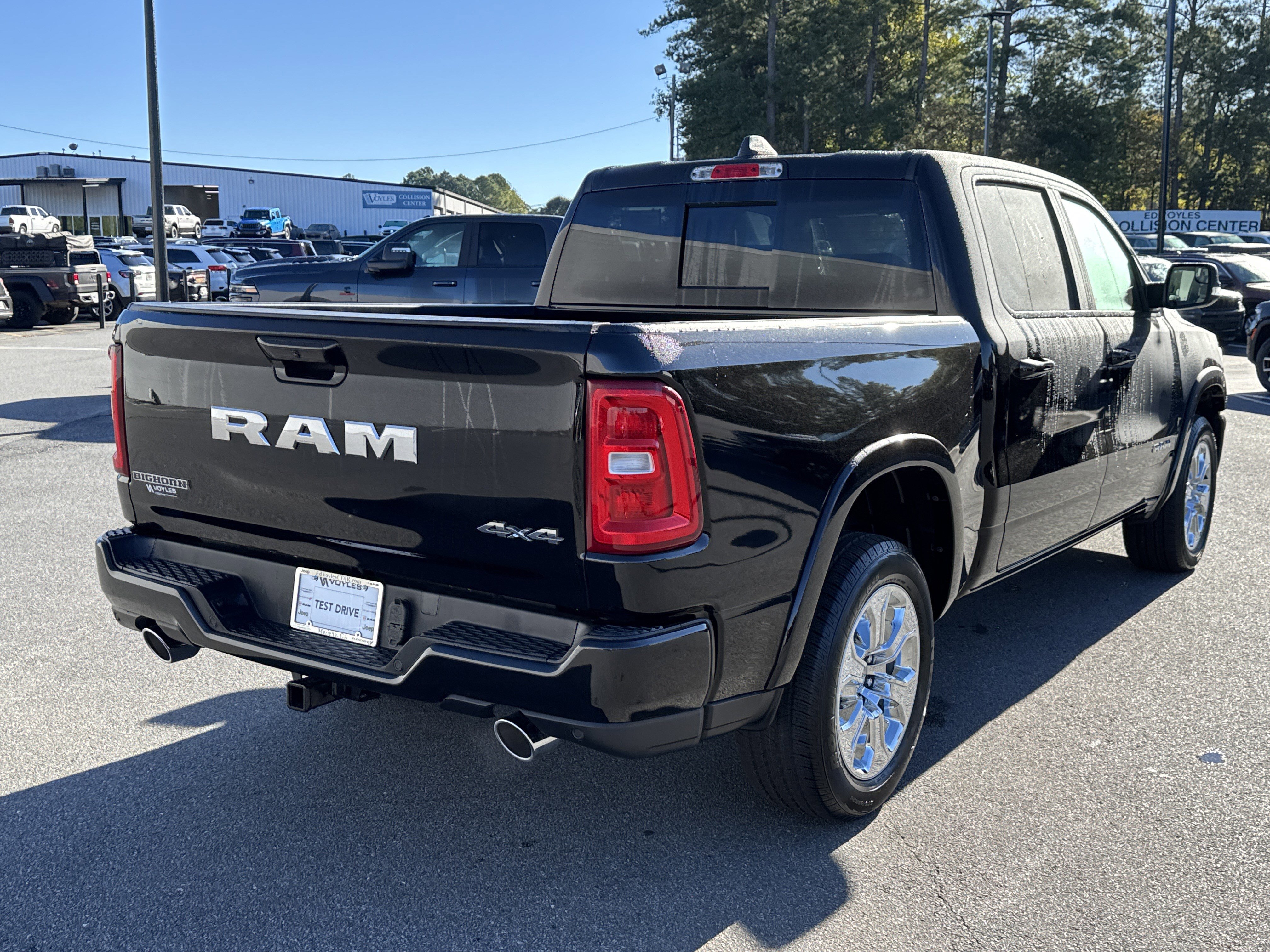 New 2026 Diamond Black Crystal Pearl-Coat Exterior Paint RAM Big Horn/Lone Star image 8