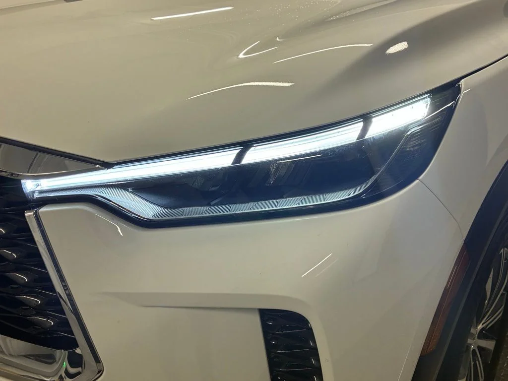 Used 2025 Glacier White INFINITI PURE image 10