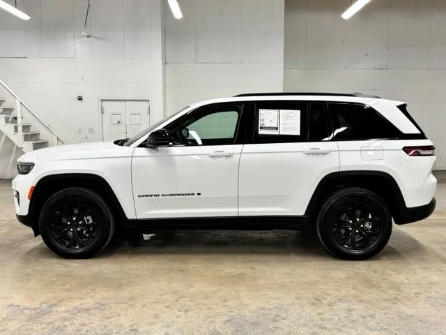 Used 2025 White Jeep Altitude X image 4