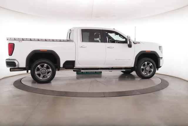 Used 2025 White GMC SLT image 7