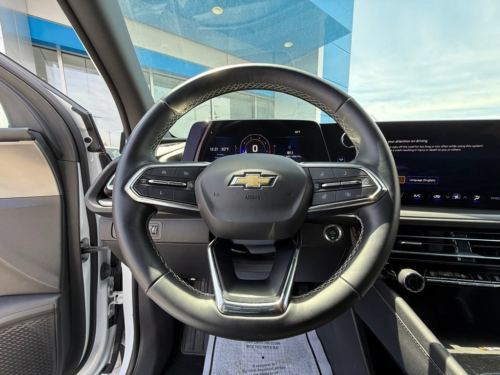 Used 2025 Summit White Chevrolet LT image 20