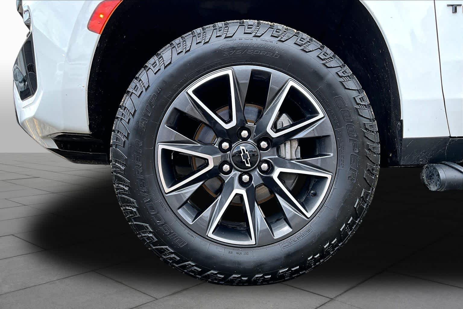 Used 2022 Summit White Chevrolet Z71 image 13