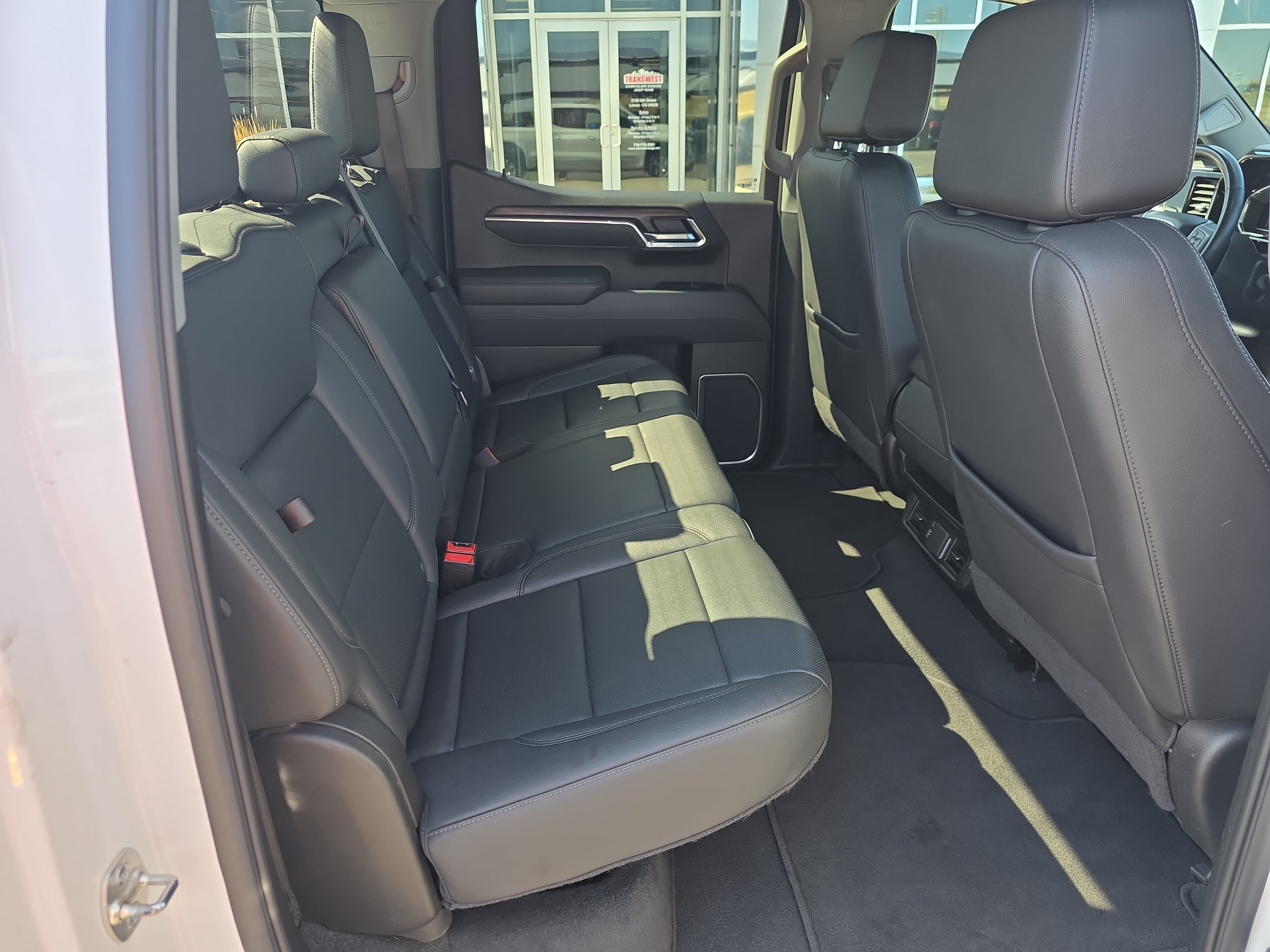 2025 GMC Sierra 1500 SLT - Photo 17