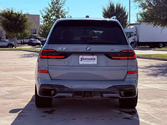 Used 2024 Gray BMW xDrive40i image 16