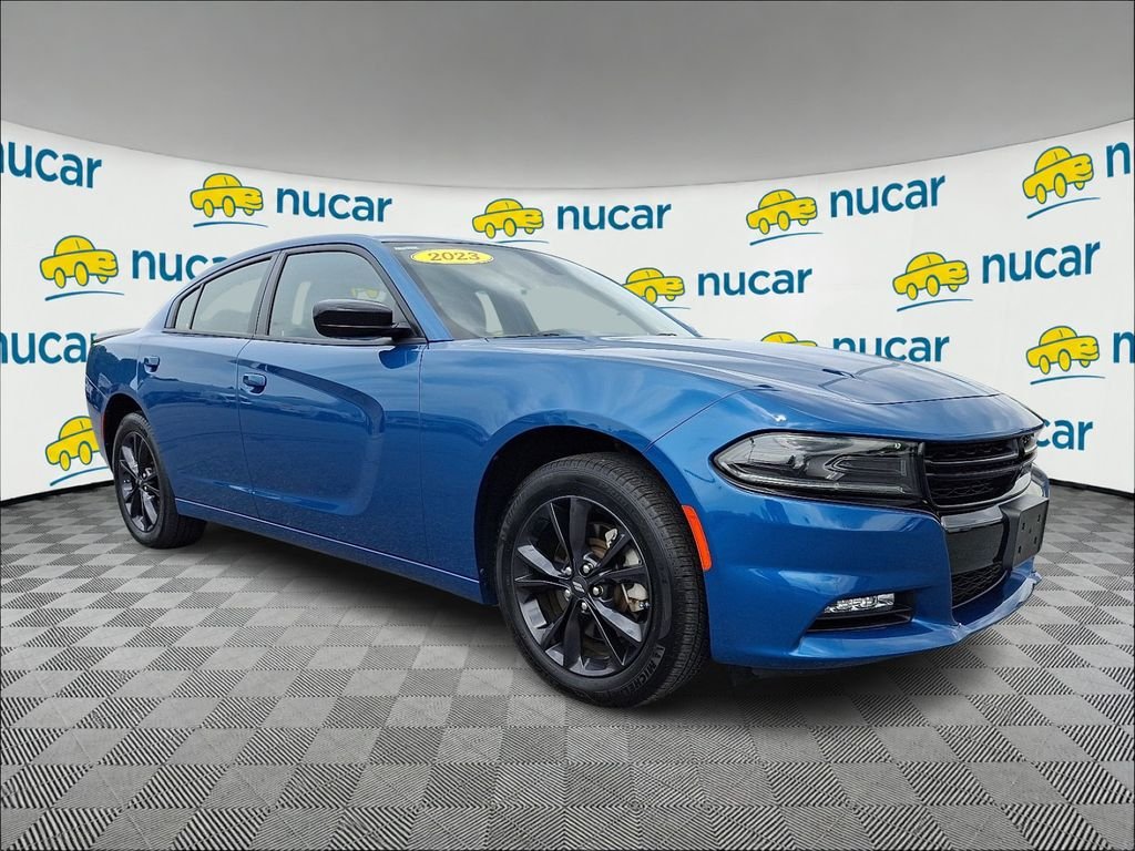 Used 2023  Dodge SXT image 1
