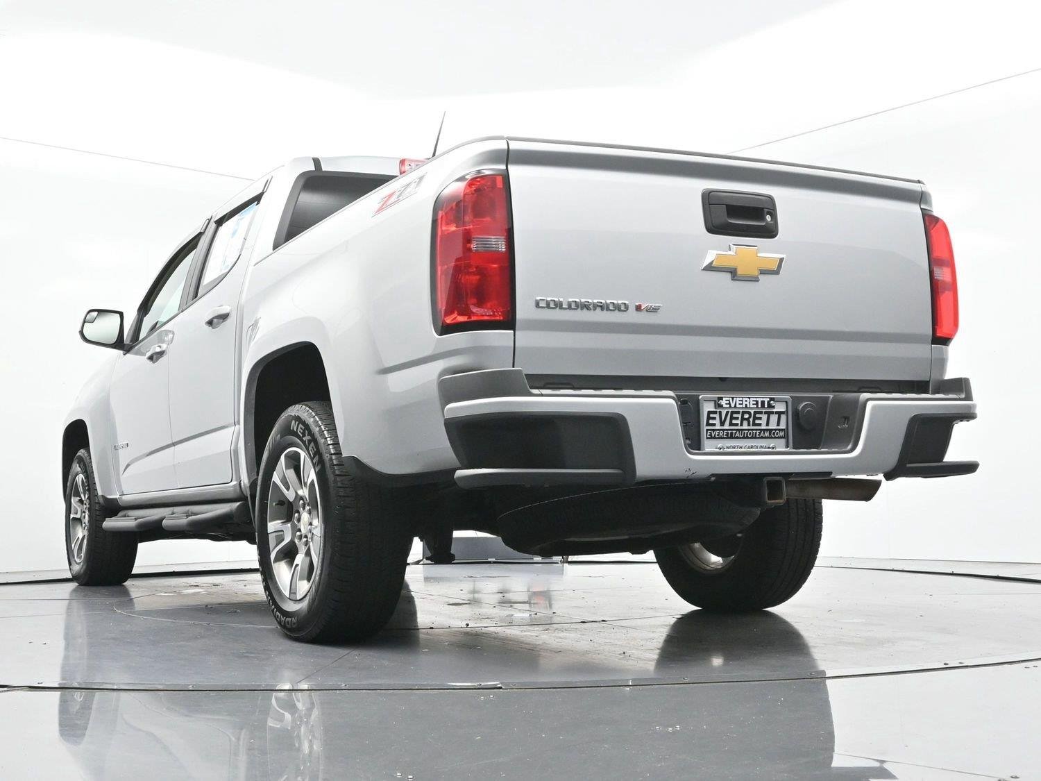 Used 2018 SILVER ICE METALLIC Chevrolet 4WD Z71 image 51