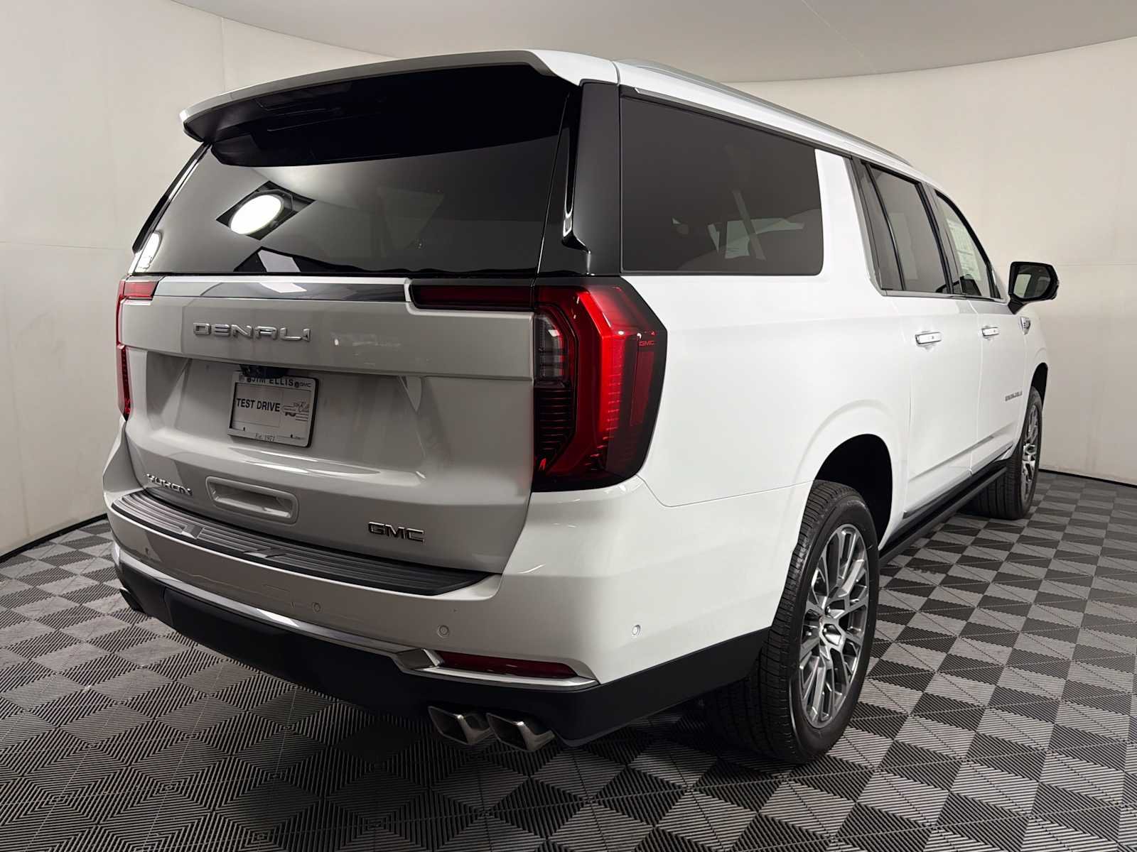 2026 GMC Yukon XL Denali - Photo 6