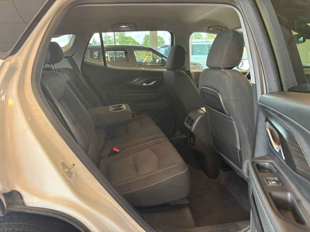 Used 2024 White GMC SLE image 29