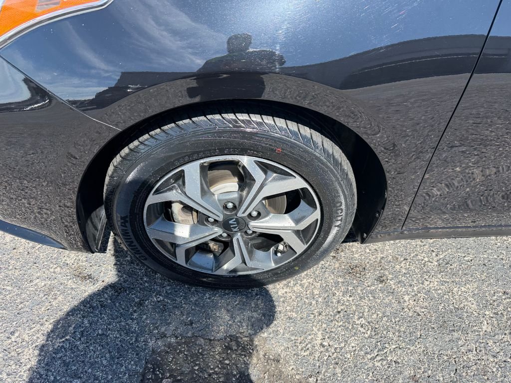 Used 2021 Black Kia LXS image 26