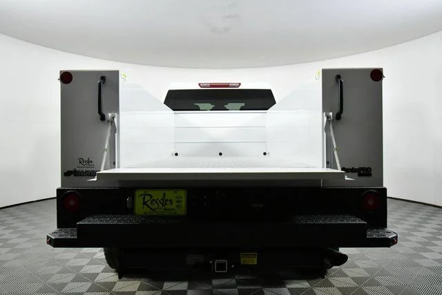 New 2026 Summit White Chevrolet WT image 25