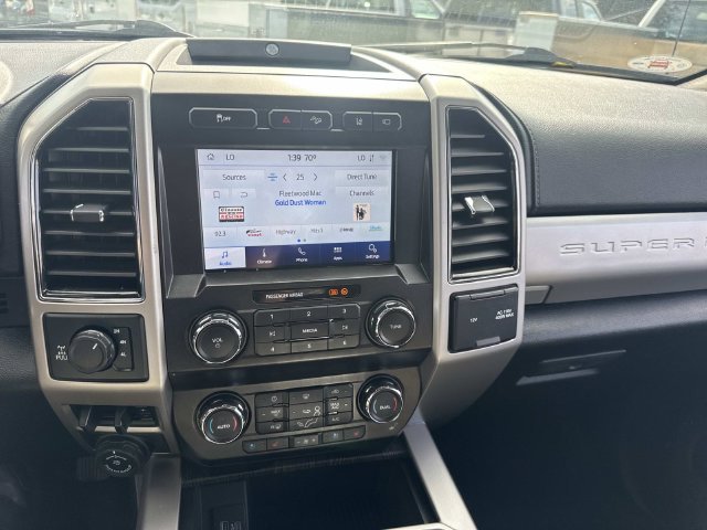 Used 2020 Oxford White Ford Lariat image 25