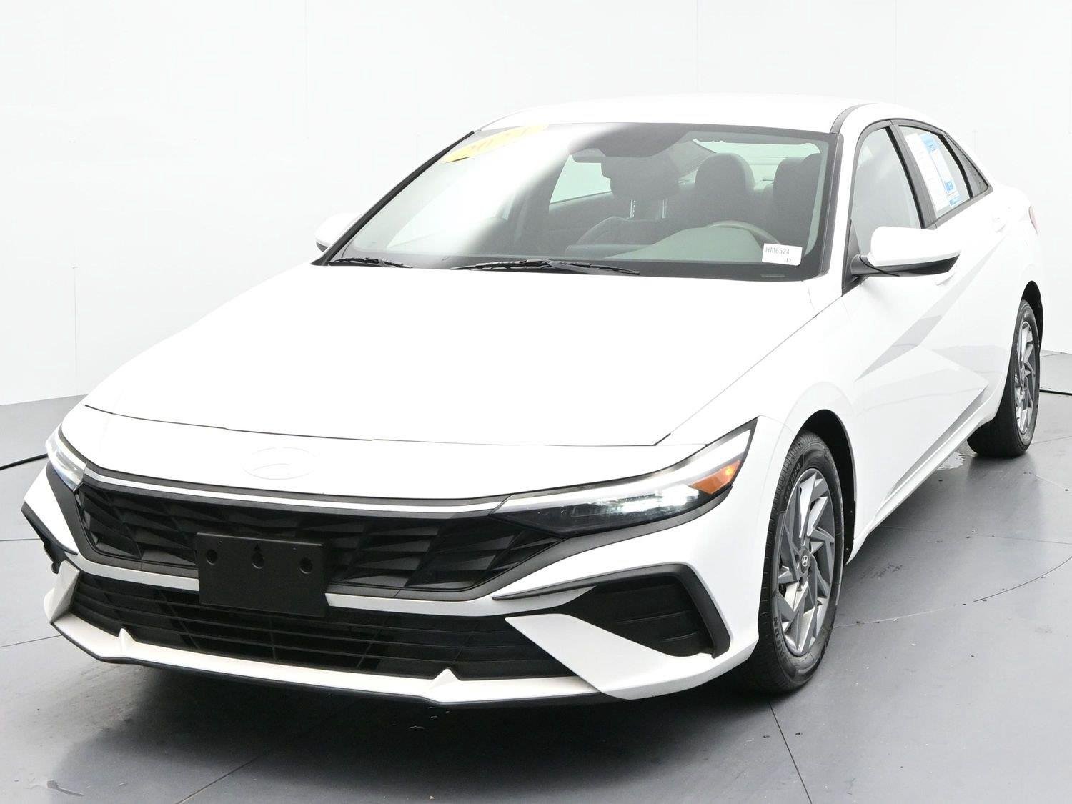 Used 2024 Serenity White Hyundai SEL image 3