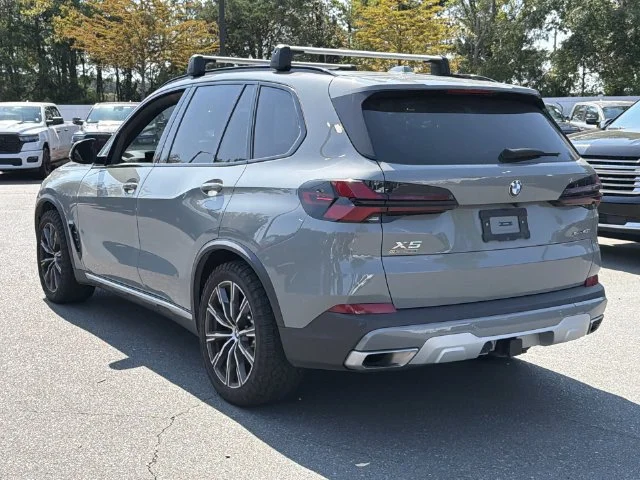 Used 2025  BMW xDrive40i image 3