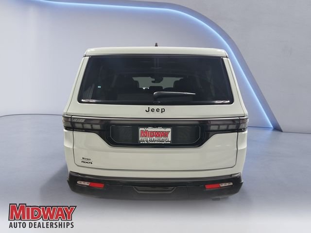 New 2026 Bright White Clear-Coat Exterior Paint Jeep Limited Reserve image 4