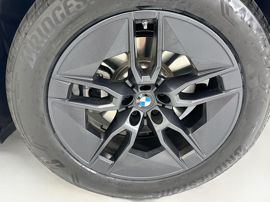 2026 BMW iX 60 - Photo 29
